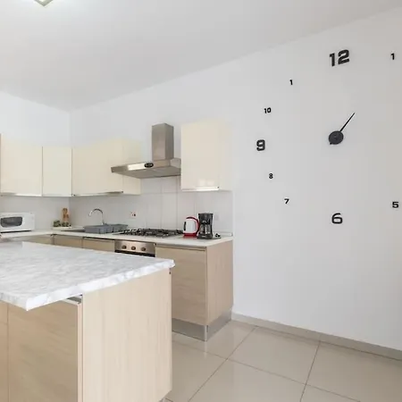 Spacious Apartment With Side Sea View St. Paul's Bay Buitenkant foto