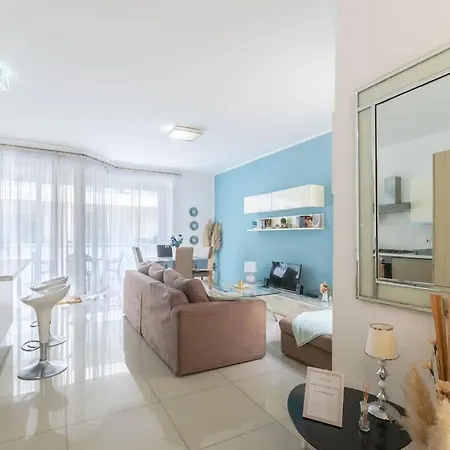Spacious Apartment With Side Sea View St. Paul's Bay Buitenkant foto