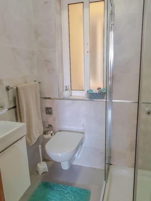 Spacious With Side Sea View Apartment *