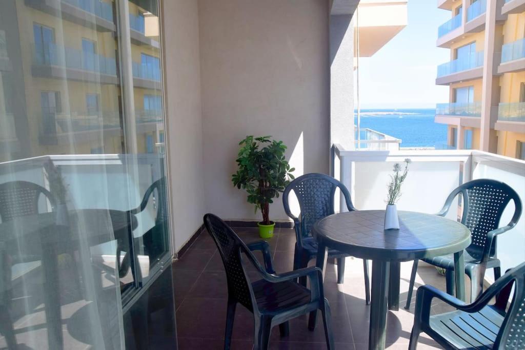 Apartment Spacious With Side Sea View *