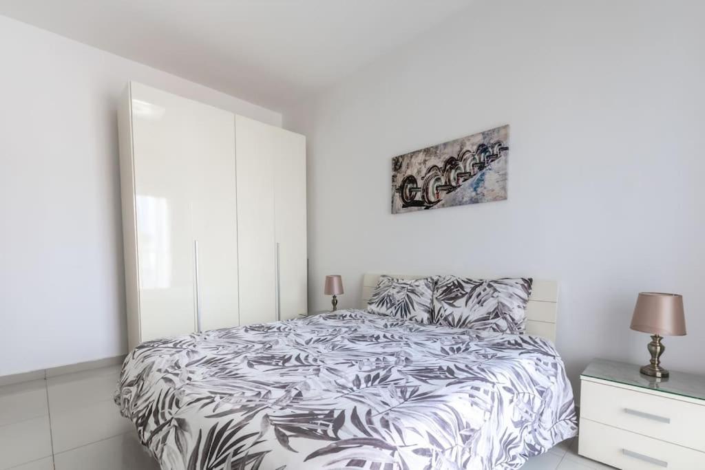 Spacious With Side Sea View Apartment