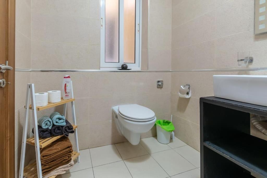 Apartment Spacious With Side Sea View