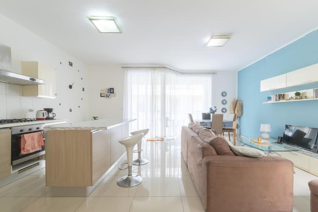 Spacious With Side Sea View *