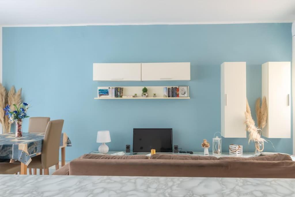 Spacious With Side Sea View Apartment *